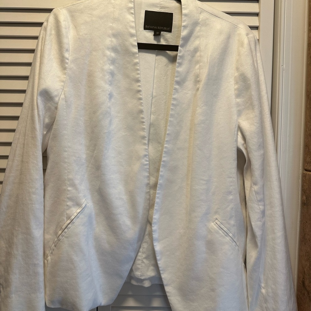 Banana Republic Blazer- white. Perfect condition .